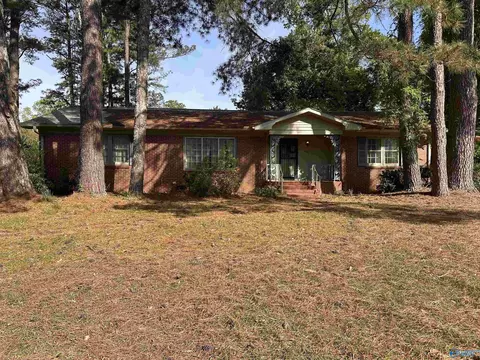 1420 Carol Ln, Decatur, AL 35601