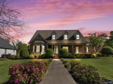 1005 Mill Race Cir, Guntersville, AL 35976