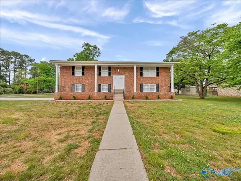 7700 Carlton Dr, Huntsville, AL 35802