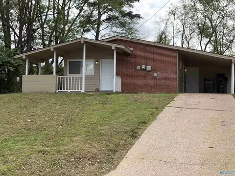 4807 Cottonwood Dr, Huntsville, AL 35810