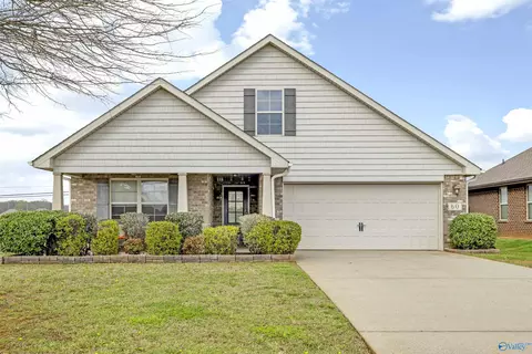 60 Weeping Willow Ln, Decatur, AL 35603