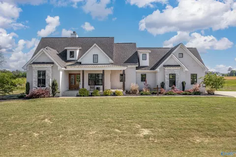 135 Caldwell Trl, Gadsden, AL 35901