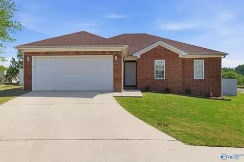 2502 Briarhurst Ct, Huntsville, AL 35810