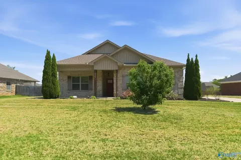 117 Khaki Ridge Dr, Hazel Green, AL 35750