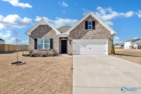 18557 Oxbow Ln, Athens, AL 35613