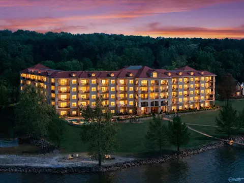 12100 Two Rivers Dr #PH-E, Athens, AL 35611