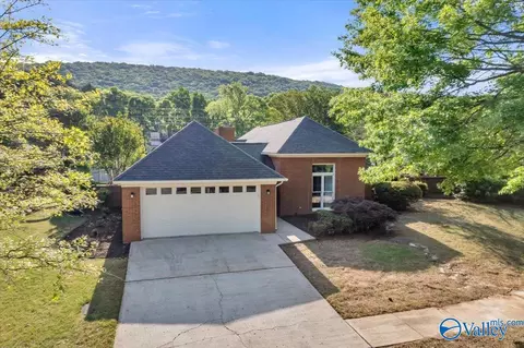 1808 Edgemere Ct, Huntsville, AL 35803