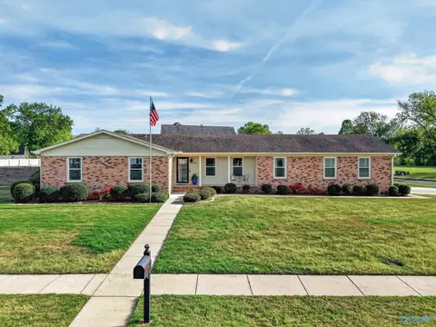 900 Cornelia Dr, Huntsville, AL 35802