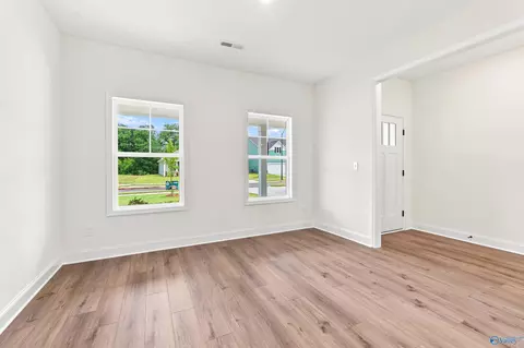Living - 2023 Raspberry Ln, Cullman, AL 35055 photo 1 of 2