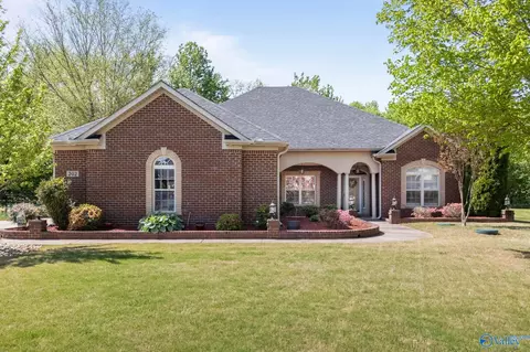 202 Waterbrook Ln, Harvest, AL 35749