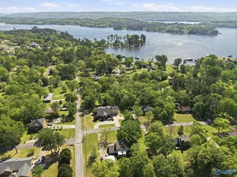 22 Bradley St, Scottsboro, AL 35769