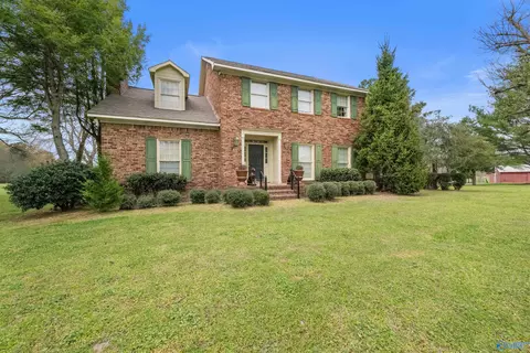 2072 Walnut St, Albertville, AL 35950
