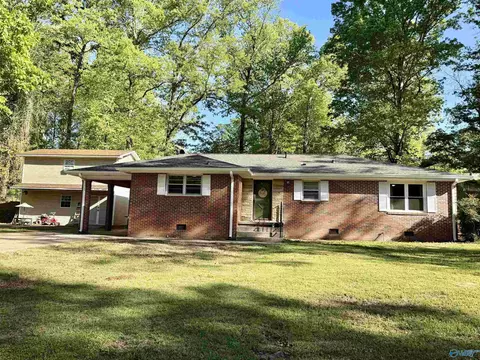 826 Parker Blvd, Weaver, AL 36277