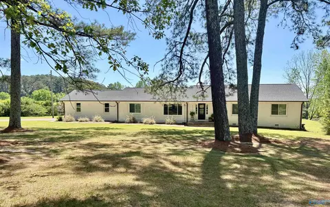 2711 W Chapel Hill Rd, Decatur, AL 35603