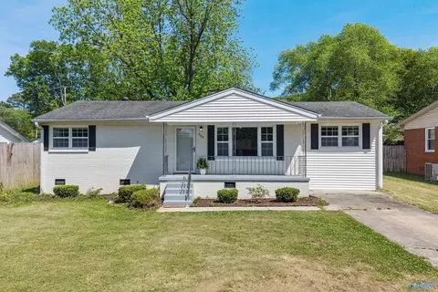 704 Peck Rd, Huntsville, AL 35801