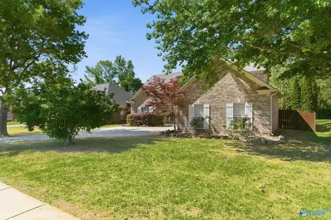 7104 Tull Water Dr, Owens Cross Roads, AL 35763