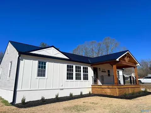 215 NW 4th St, Arab, AL 35016