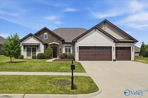 7605 Summerdawn Dr, Owens Cross Roads, AL 35763