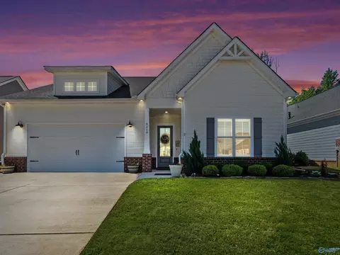 6218 Pembrook Pond Pl, Owens Cross Roads, AL 35763