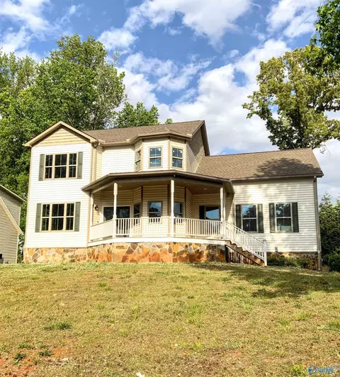 425 Cloverleaf Dr, Athens, AL 35611