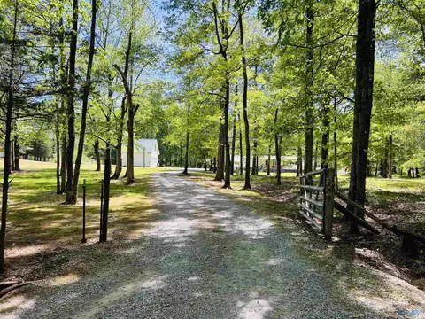1891 Paint Rock Rd, New Hope, AL 35760