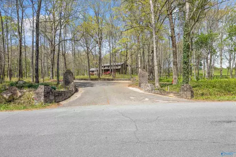 2236 Pine Lake Dr, Arab, AL 35016
