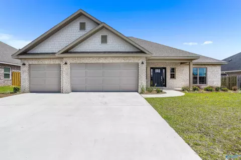 22671 Donahue Rd, Athens, AL 35613