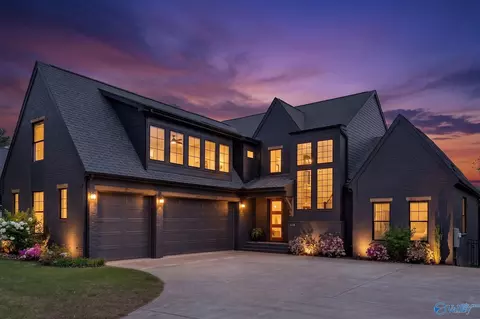 104 Bishop Bend Dr, Huntsville, AL 35806