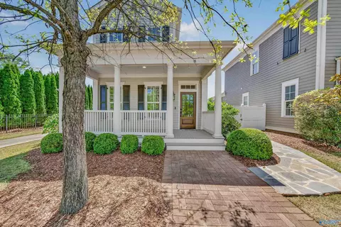 8 College Hill Cir, Huntsville, AL 35806