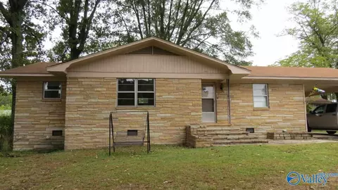 4800 Mountain Crest Dr, Guntersville, AL 35976