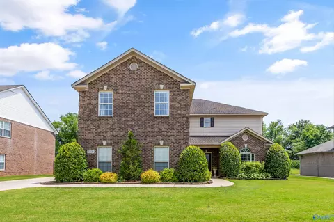 7526 Parktrace Ln, Owens Cross Roads, AL 35763