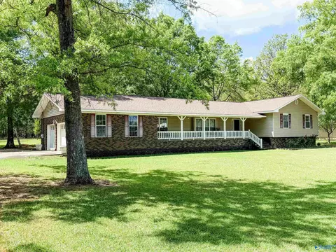 520 Diversey St, Rainbow City, AL 35906