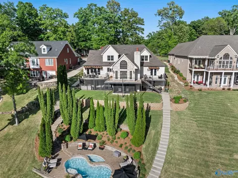 605 Hunter Point Cv, Muscle Shoals, AL 35661