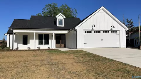 1993 New Haven Dr, Southside, AL 35907