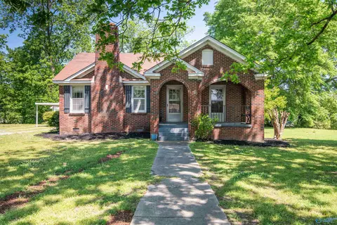 121 Sherrill St, Hartselle, AL 35640