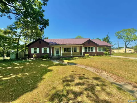 208 Glover St, Albertville, AL 35950