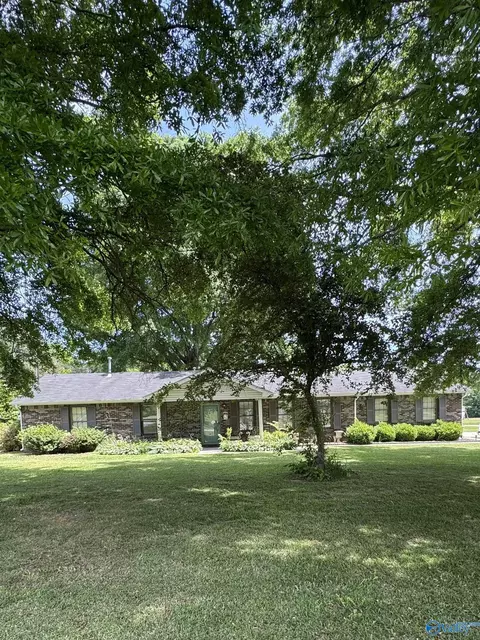 1861 New Center Rd, Hartselle, AL 35640