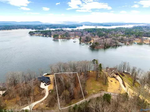 207 Monte Sano Dr, Scottsboro, AL 35769