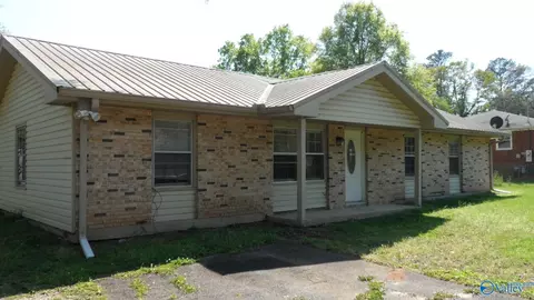 2013 Roberson St, Jacksonville, AL 36265