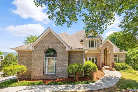 11005 Stone Mountain Dr, Huntsville, AL 35803