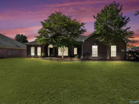7201 Oldstone Dr, Owens Cross Roads, AL 35763