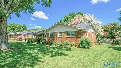 1014 9th St, Arab, AL 35016