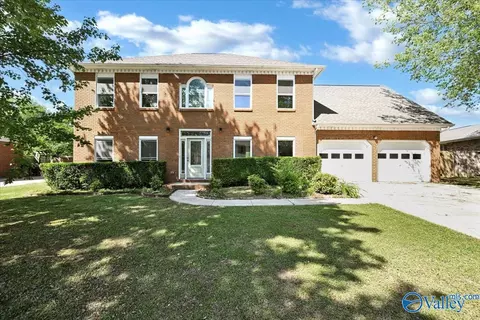 2411 Huntington Ln, Decatur, AL 35601