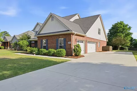 111 Maplebrook Dr, Madison, AL 35756 photo 2