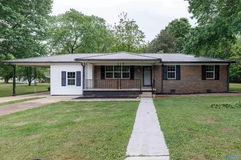126 Helena Dr, Huntsville, AL 35811