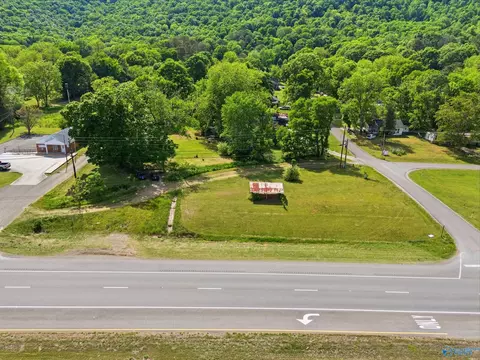 30 Knolton St, Paint Rock, AL 35764
