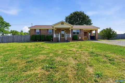 2679 Old Big Cove Rd, Owens Cross Roads, AL 35763
