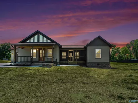 1008 Junkins Rd, Guntersville, AL 35976