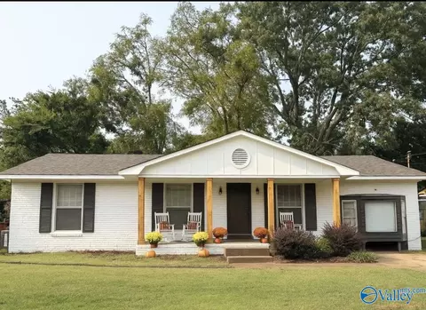 4021 NW Knollbrook Dr, Huntsville, AL 35810