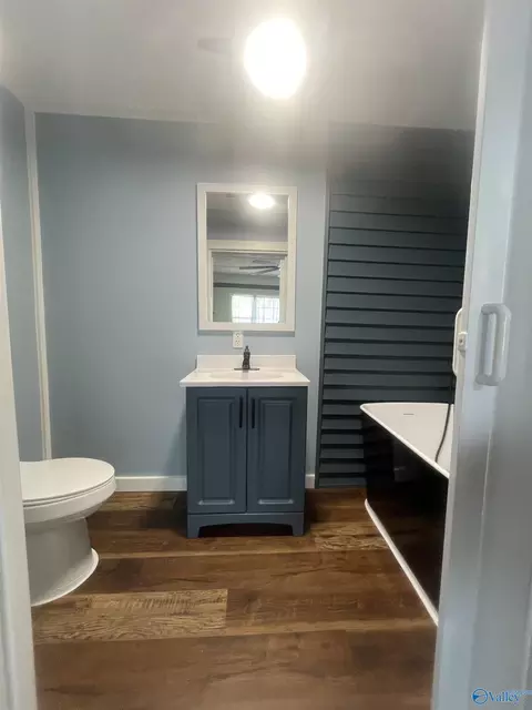 Bath - 60 Maple St, Cherokee, AL 35616 photo 3 of 4